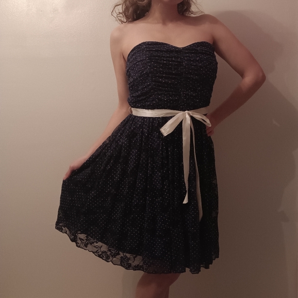 Strapless Lace Dress - Picture 3 of 10